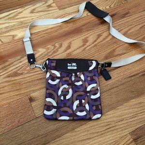 Coach satchel can fit full size wallet inside